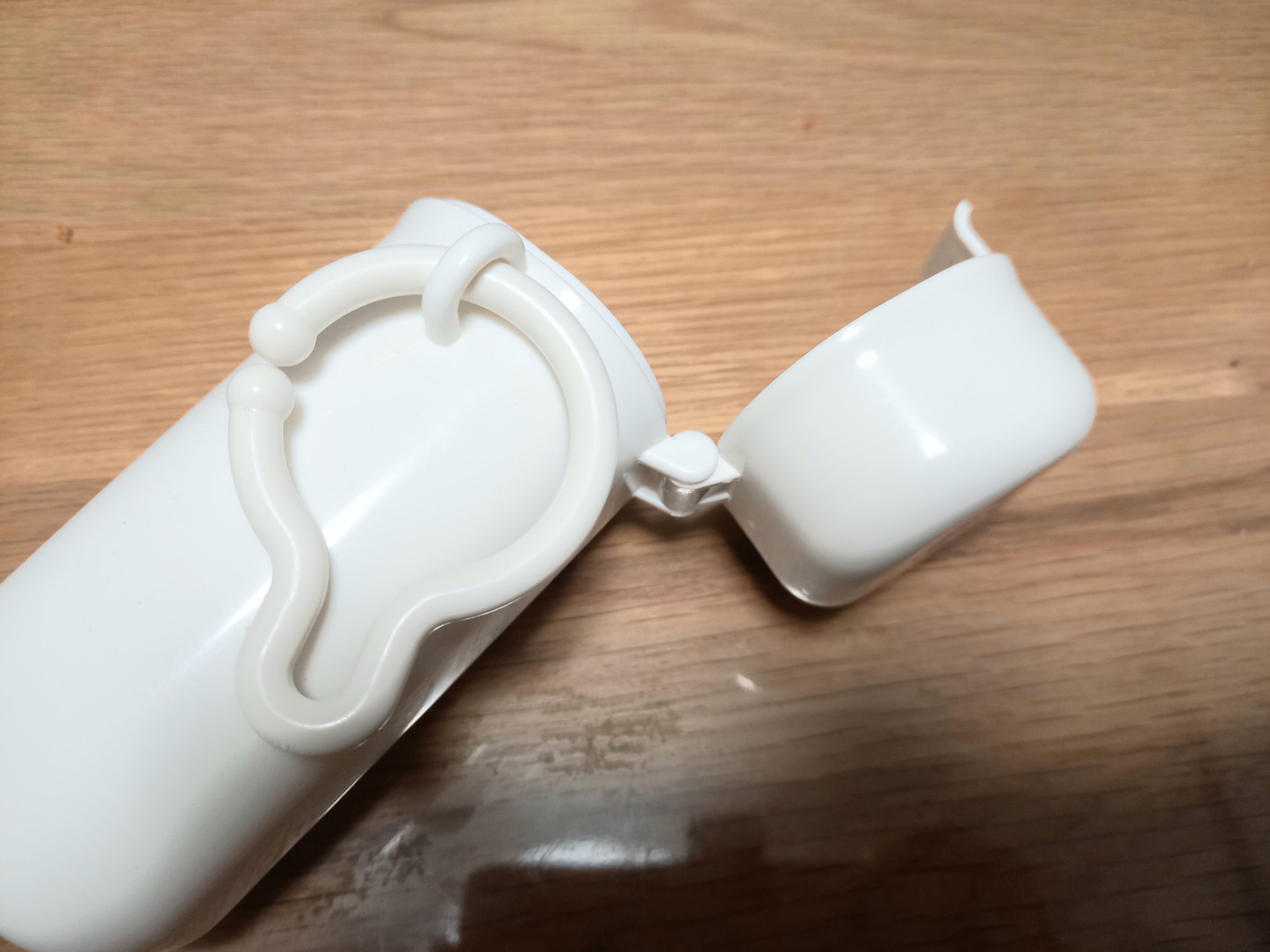 無印のおしぼりケースを開けた写真