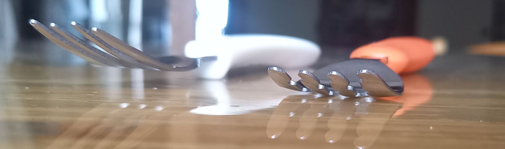 先端が浮いている設計